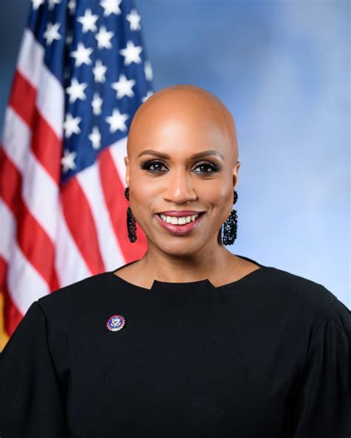 Ayanna Pressley house: Where does Ayanna Pressley live? 1 Ayanna Pressley
