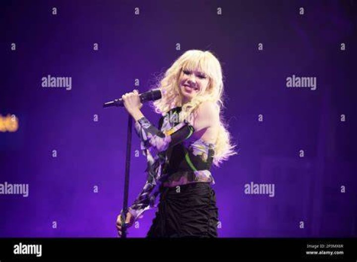 Carly Jepsen Singing