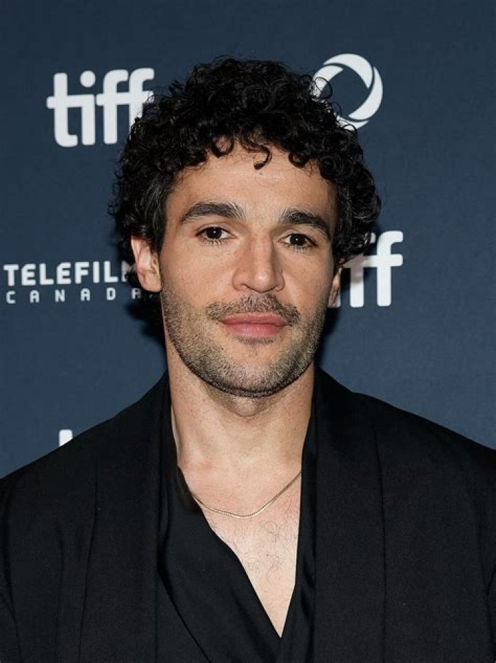 Christopher Abbott Age, Weight, Height, Measurements