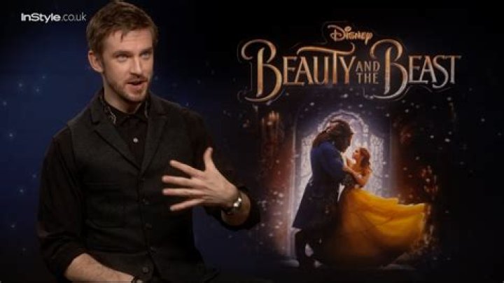 Does Dan Stevens sing in Beauty and the Beast 2017?