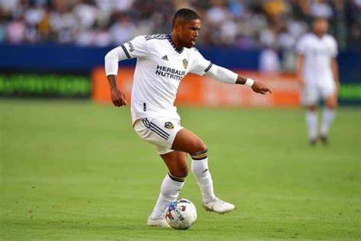 Douglas Costa