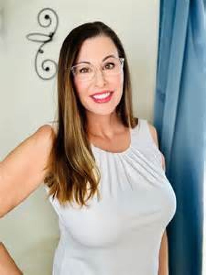 Elaina St James onlyfans, wiki, biography and age. she made $630000 on onlyfans