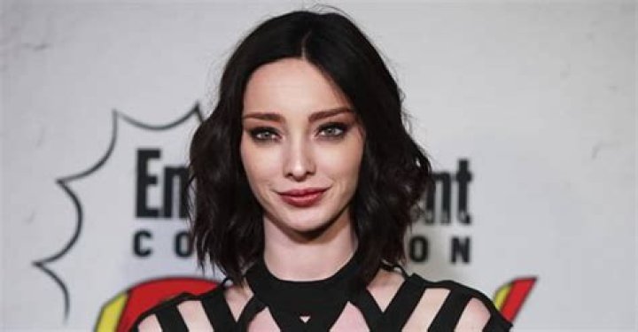 Emma Dumont Bra Size, Age, Weight, Height, Measurements