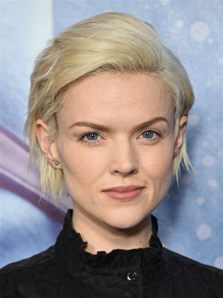 Erin Richards Bra Size, Age, Weight, Height, Measurements