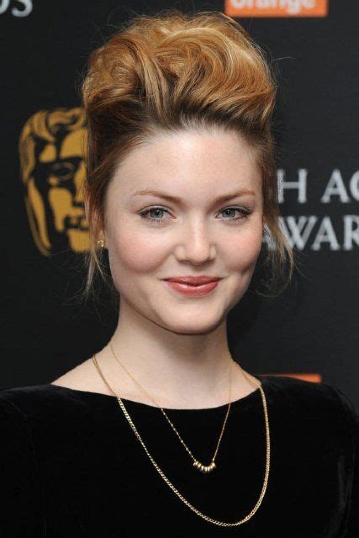 Holliday Grainger Bra Size, Age, Weight, Height, Measurements