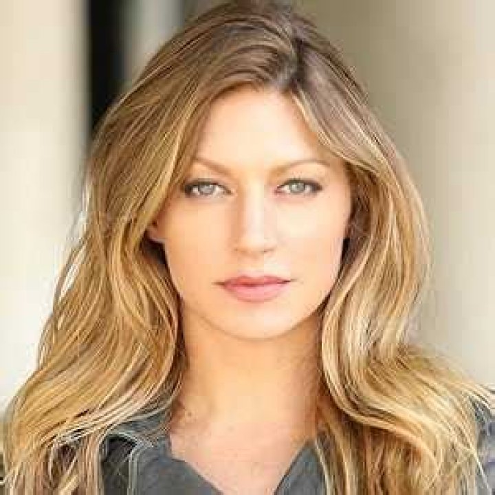 Jes Macallan Bra Size, Age, Weight, Height, Measurements