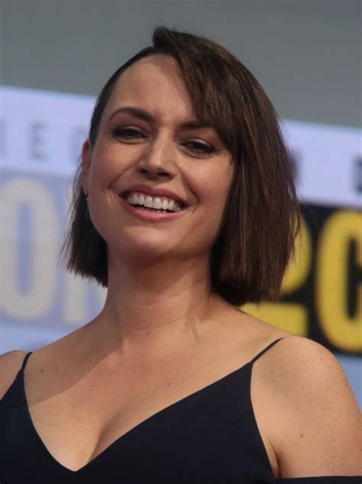 Julie Ann Emery Bra Size, Age, Weight, Height, Measurements