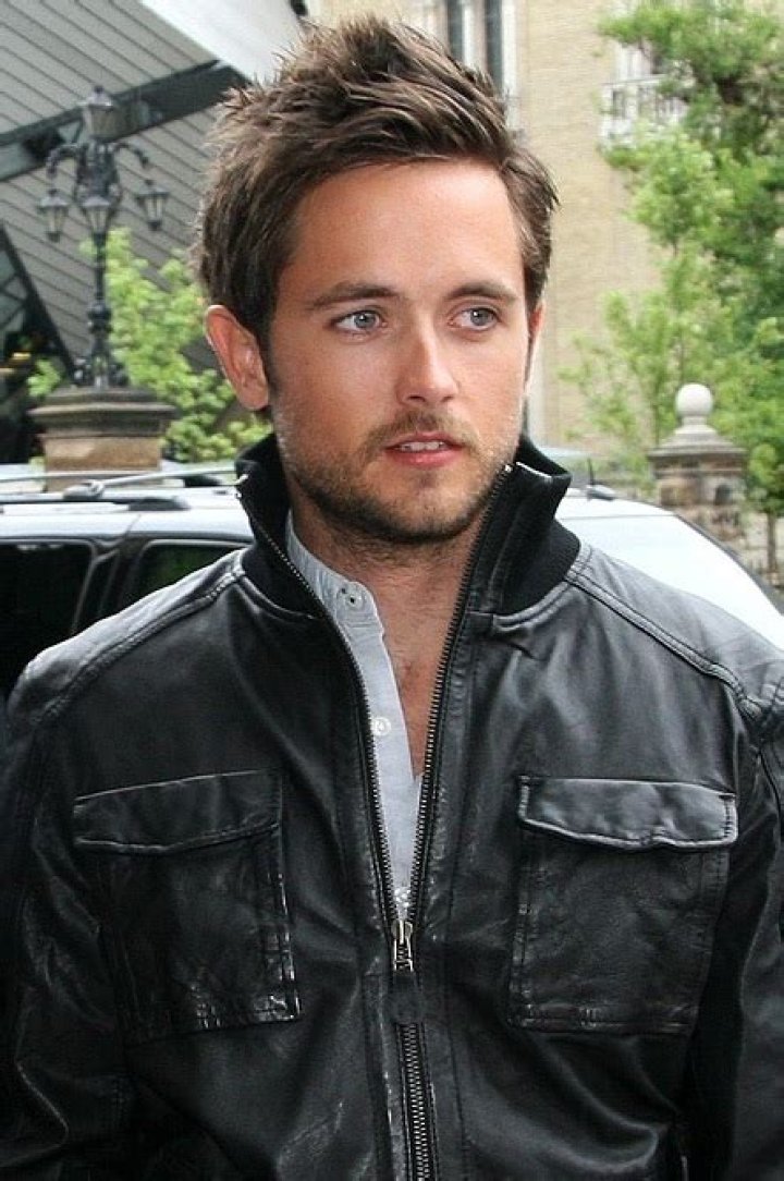 Justin Chatwin Age, Weight, Height, Measurements