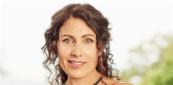 Lisa Edelstein Bra Size, Age, Weight, Height, Measurements