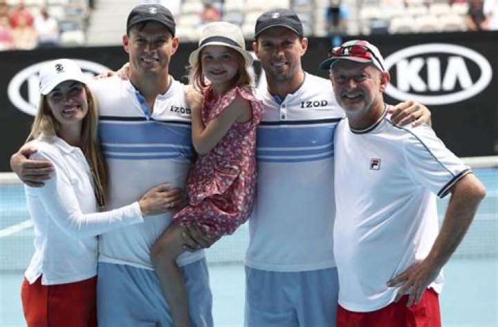 Michelle Alvarez What does Bob Bryan wife do for a living