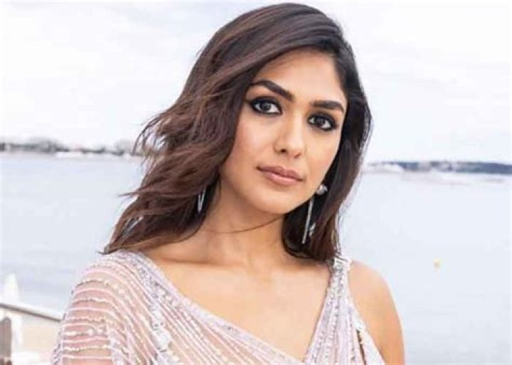 Mrunal Thakur Bra Size, Age, Weight, Height, Measurements