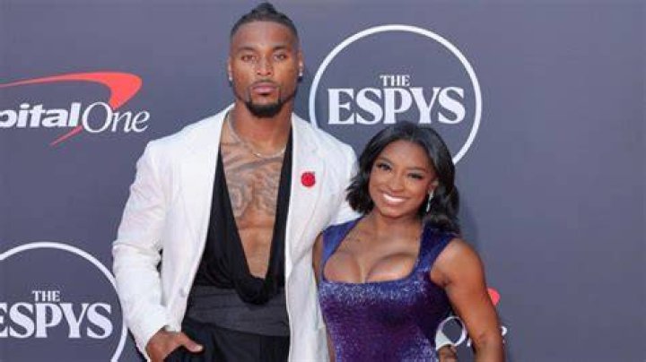 Simone Biles and Jonathan Owens engaged 1
