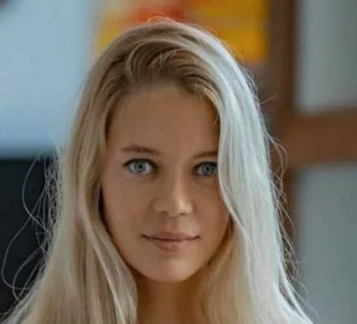 Sofie Mills Images celebzbiography.com