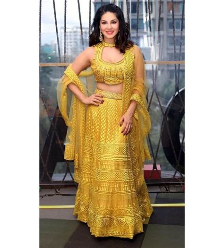 sunny leone physical stats